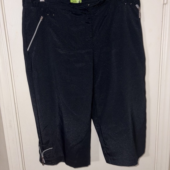 Izod Pants - Izod extreme function golf stretch capris size 10 black